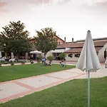 Terra Umbra Hotel